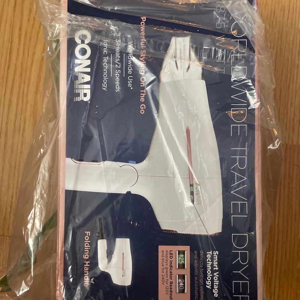 CONAIR WORLDWIDE TRAVEL HAIR DRYER 1875 WATT FOLDING HANDLE 3 HEATS / 2 SPEEDS